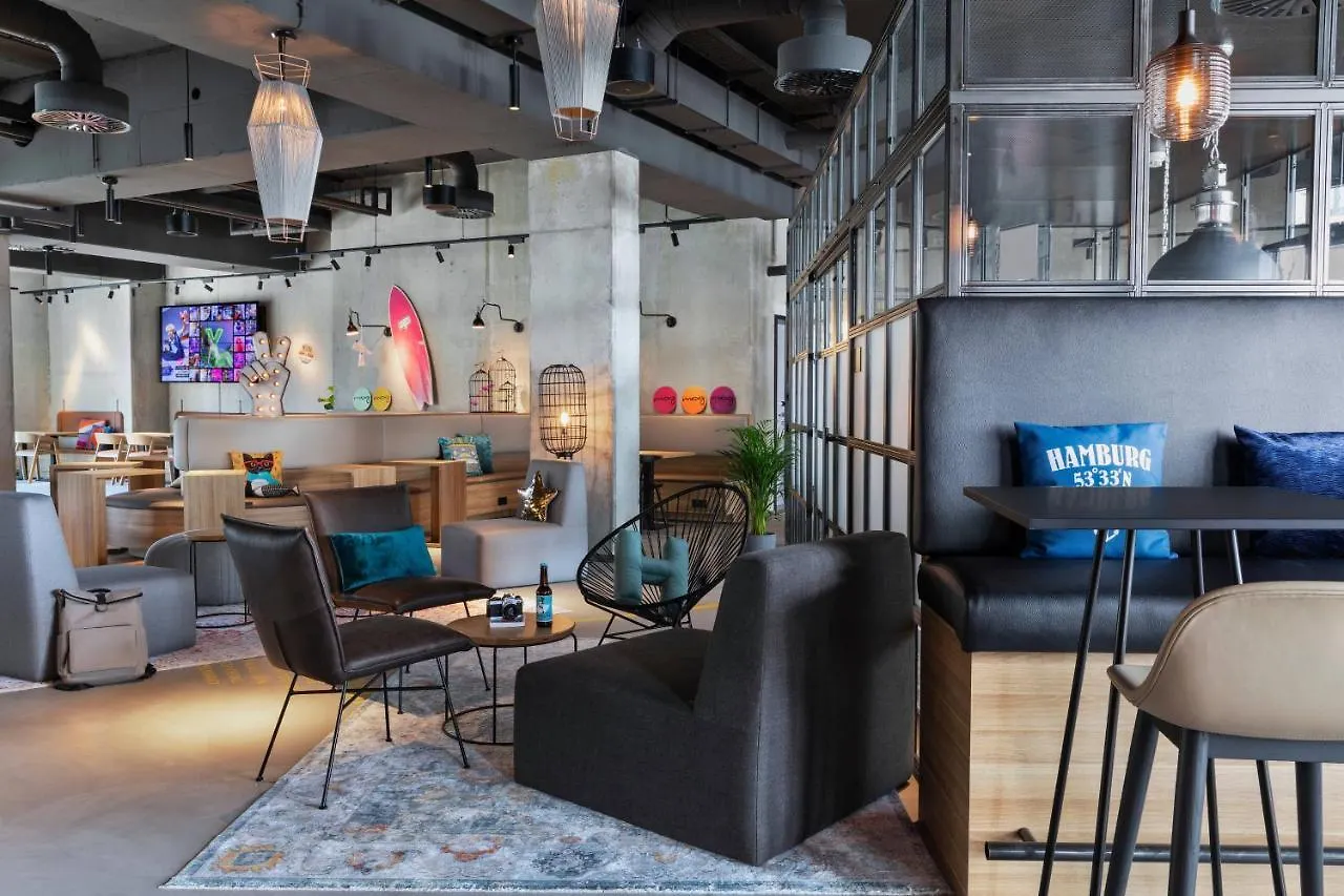 Moxy Hamburg City 3*,